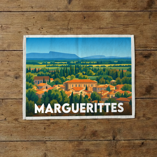 Torchon souvenir de la ville de Marguerittes illustrant un paysage provençal stylisé avec ses toits orangés et ses collines.