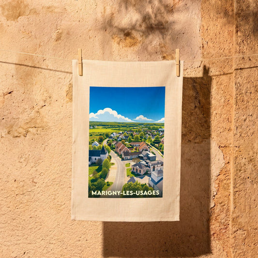 Torchon souvenir de la ville de Marigny-les-Usages avec une illustration stylisée.