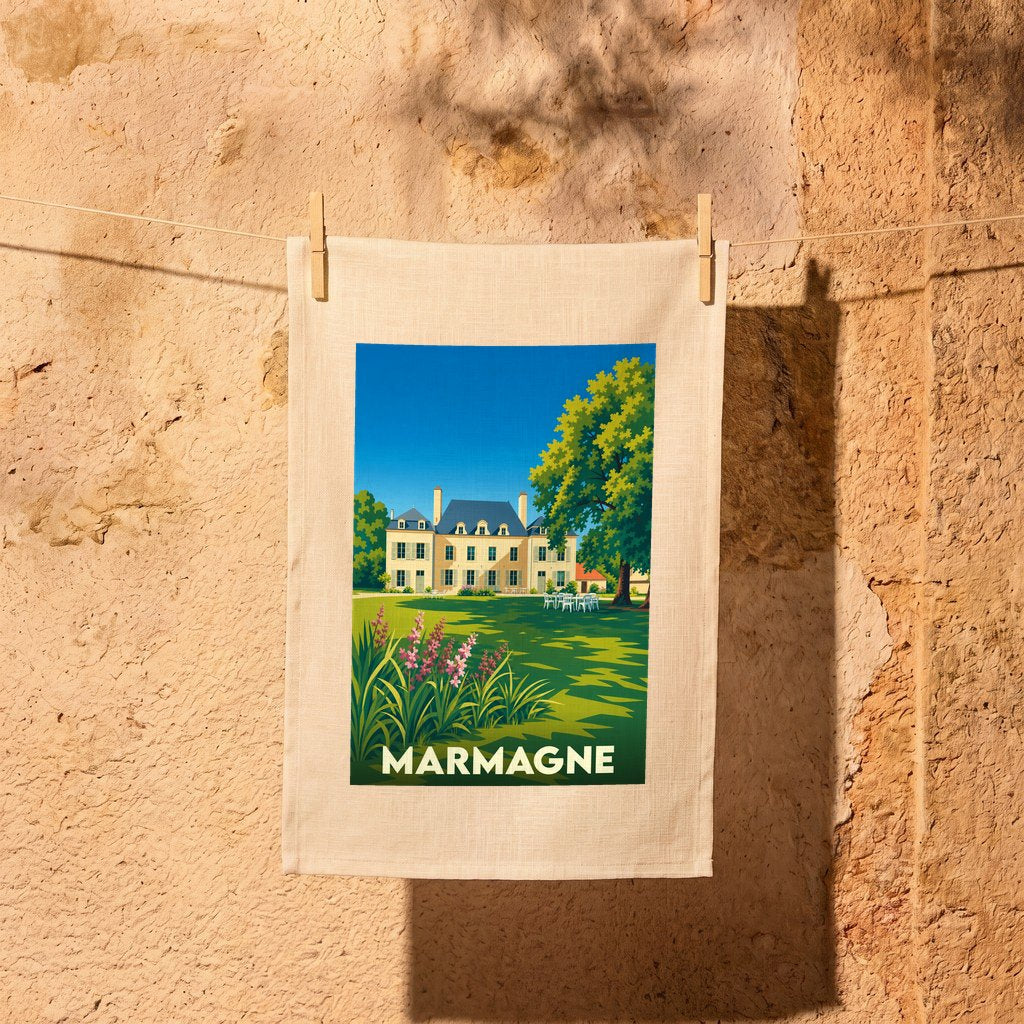 Torchon souvenir de la ville de Marmagne avec une illustration stylisée d'une demeure bourgeoise et son parc.
