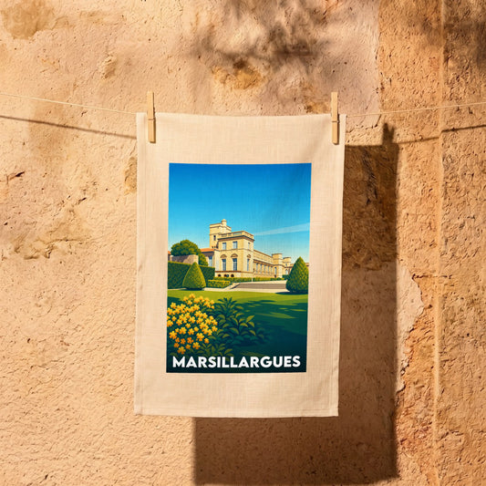 Torchon souvenir de la ville de Marsillargues illustré d'une vue stylisée de son château.