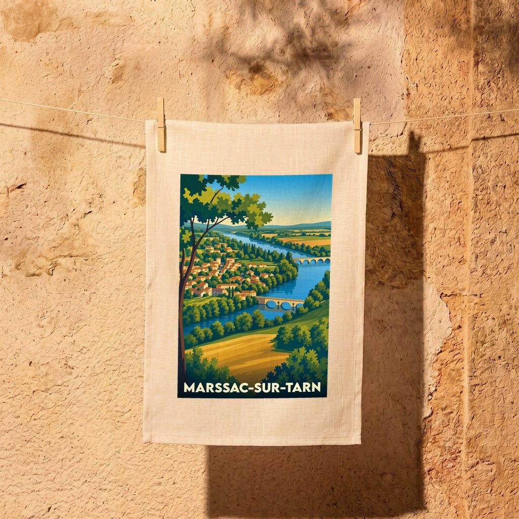 Torchon souvenir de la ville de Marssac-sur-Tarn orné d'une illustration paysagère stylisée.
