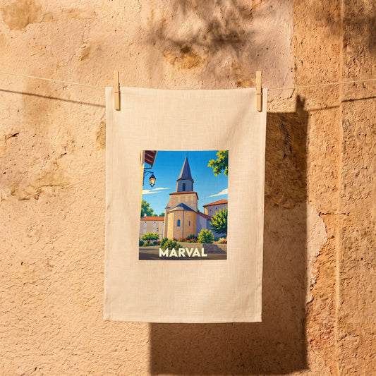 Torchon souvenir de la ville de Marval orné d'une illustration stylisée de son église suspendu devant un mur en pierre.