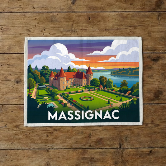 Torchon souvenir de la ville de Massignac avec une illustration stylisée d'un château et de ses jardins.