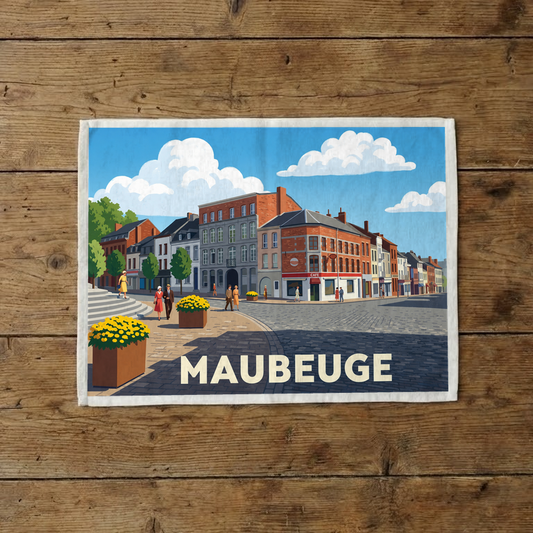 Torchon souvenir de la ville de Maubeuge avec une illustration stylisée de son centre-ville.