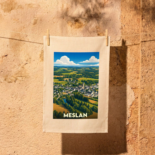 Torchon souvenir de la ville de Meslan avec une illustration stylisée d'un paysage de campagne.