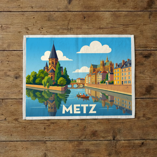 Torchon souvenir de la ville de Metz avec une illustration stylisée.