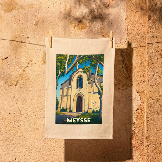 Torchon souvenir de la ville de Meysse illustré d'un dessin stylisé de son église entourée d'arbres.