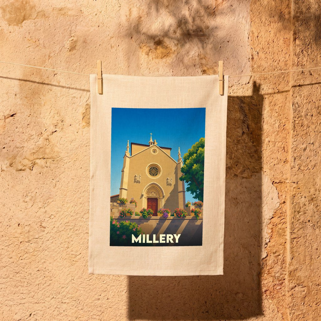 Torchon souvenir de la ville de Millery avec une illustration stylisée d'une église fleurie sous un ciel bleu.