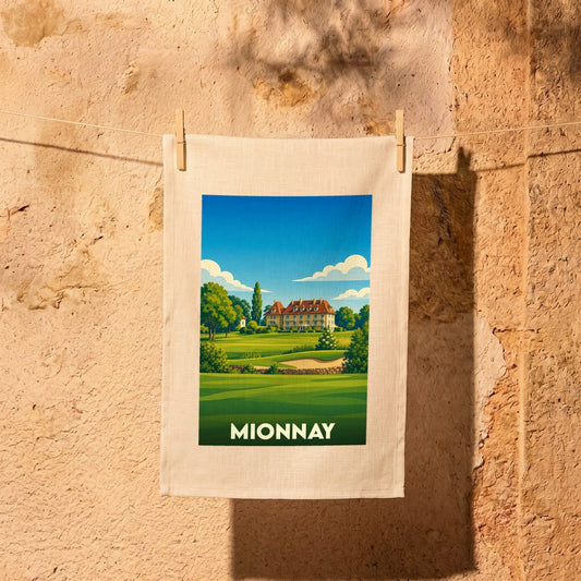Torchon souvenir de la ville de Mionnay avec une illustration stylisée d'un domaine et de son golf.