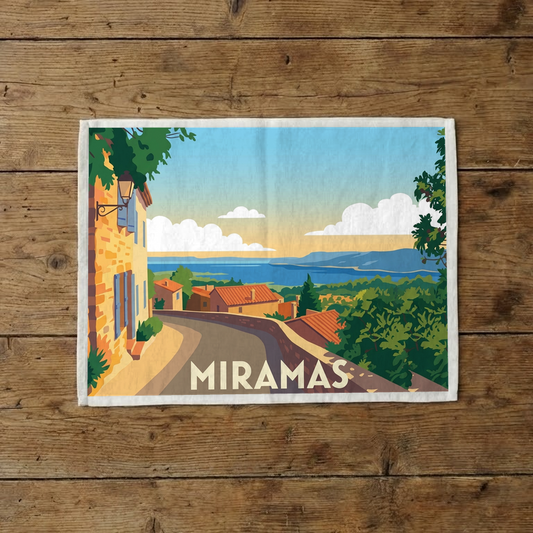 Torchon souvenir de la ville de Miramas avec une illustration stylisée.
