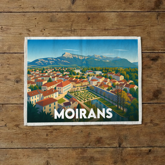Torchon souvenir de la ville de Moirans illustré d'une vue panoramique stylisée.