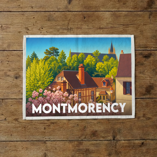Torchon souvenir de la ville de Montmorency avec une illustration stylisée de maisons et de cerisiers en fleurs.
