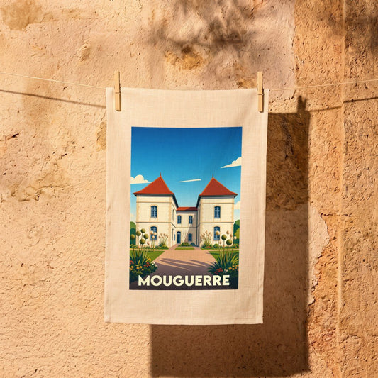 Torchon souvenir de la ville de Mouguerre avec une illustration stylisée de son patrimoine architectural.