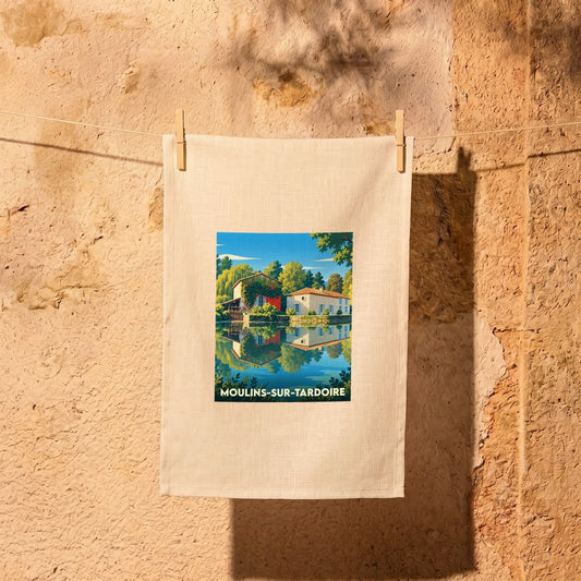 Torchon souvenir de la ville de Moulins-sur-Tardoire avec une illustration stylisée.