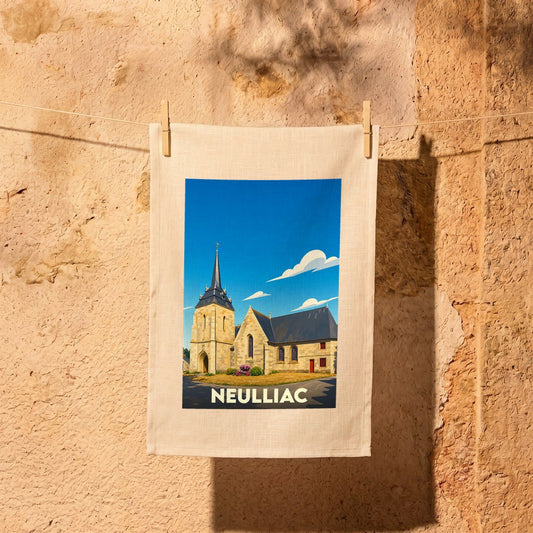 Torchon souvenir de la ville de Neulliac avec une illustration stylisée de son église sous un ciel bleu.