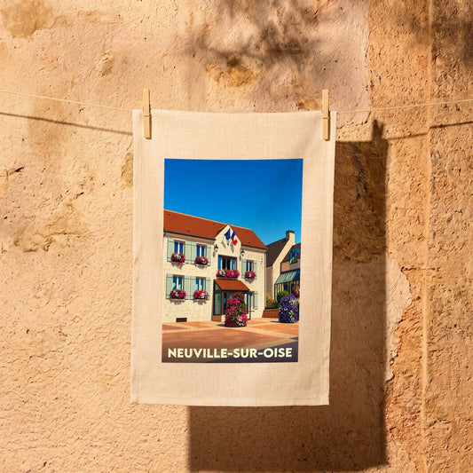 Torchon souvenir de la ville de Neuville-sur-Oise avec une illustration stylisée de sa mairie.