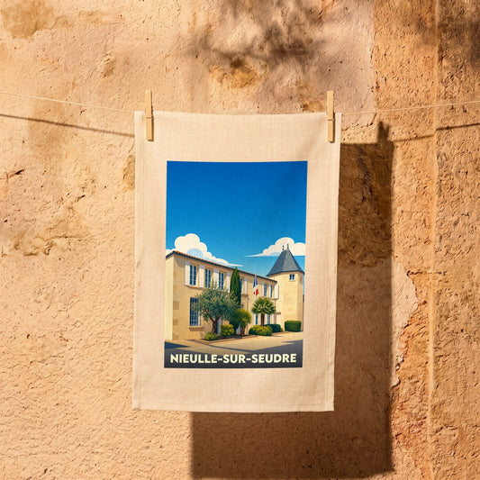 Torchon souvenir de la ville de Nieulle-sur-Seudre avec une illustration stylisée.