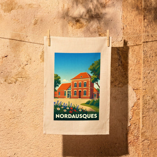 Torchon souvenir de la ville de Nordausques avec une illustration stylisée d'une maison de briques rouges.