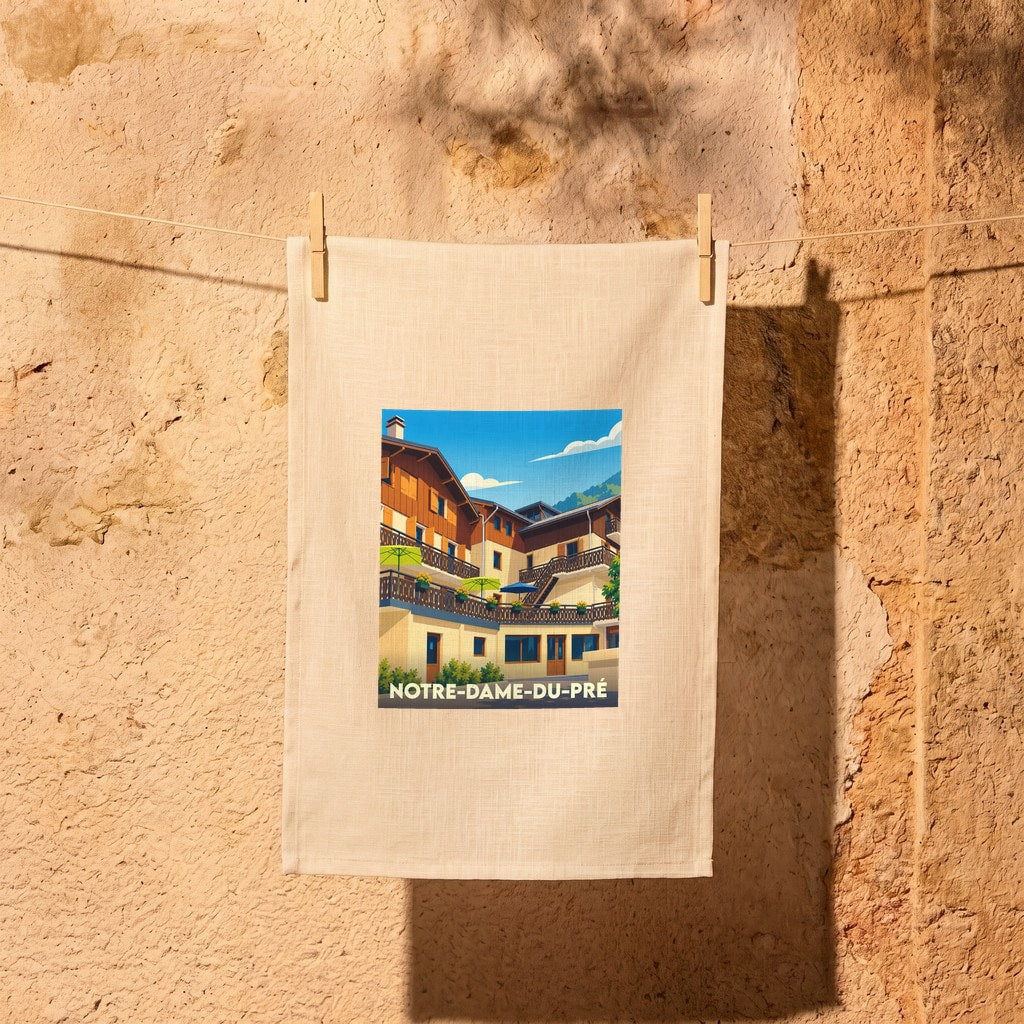 Torchon souvenir de la ville de Notre-Dame-du-Pré avec une illustration stylisée d'un village de montagne.