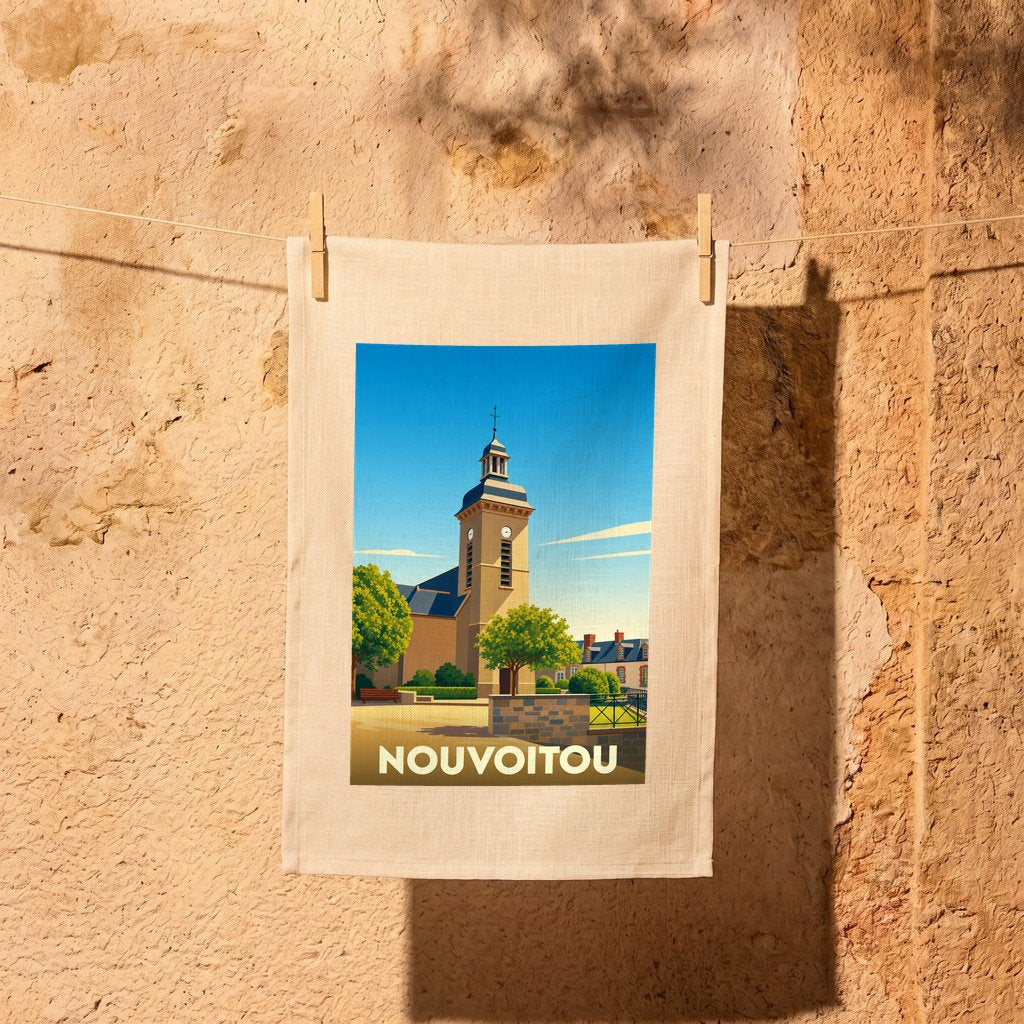 Torchon souvenir de la ville de Nouvoitou illustré d'une église sous un ciel bleu.
