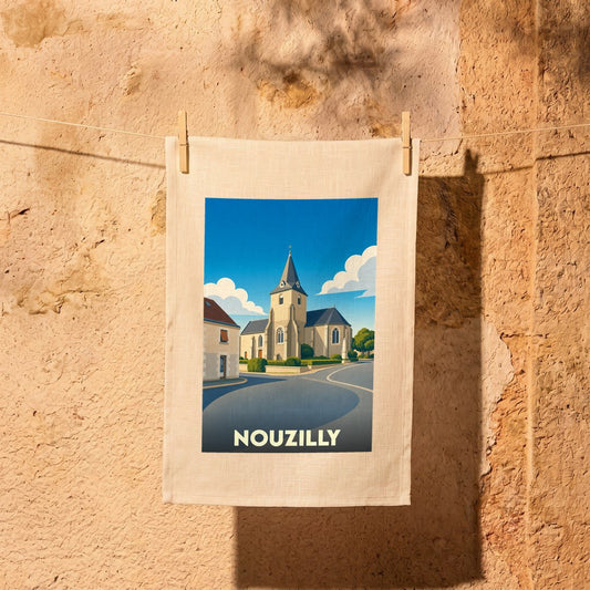 Torchon souvenir de la ville de Nouzilly avec une illustration stylisée de son église.