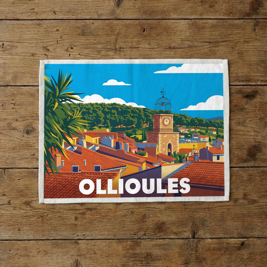 Torchon souvenir de la ville d'Ollioules avec une illustration stylisée de ses toits provençaux et de son clocher.