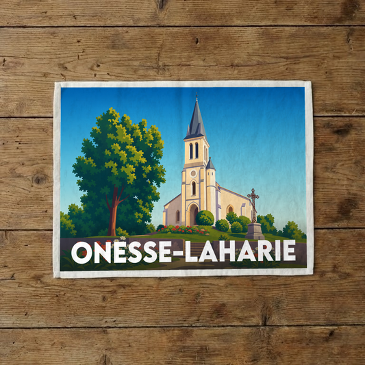 Torchon souvenir de la ville d'Onesse-Laharie avec une illustration stylisée de son église.