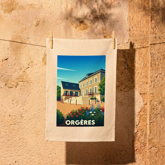 Torchon souvenir de la ville d'Orgères avec une illustration stylisée et colorée.