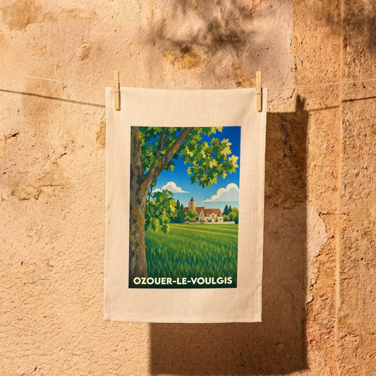 Torchon souvenir de la ville d'Ozouer-le-Voulgis avec une illustration champêtre stylisée.