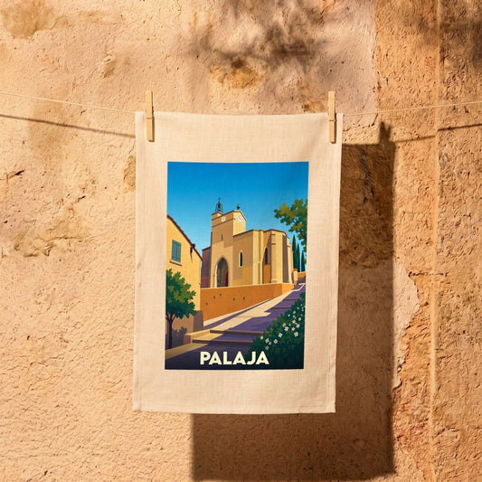 Torchon souvenir de la ville de Palaja avec une illustration stylisée de son église sous un ciel bleu.