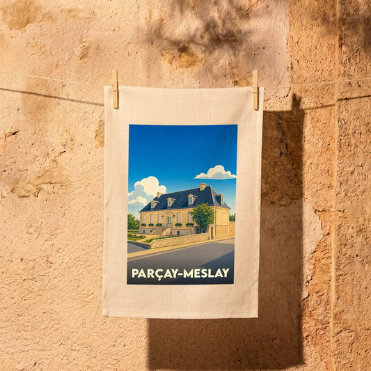 Torchon souvenir de la ville de Parçay-Meslay avec une illustration stylisée d'une demeure traditionnelle.
