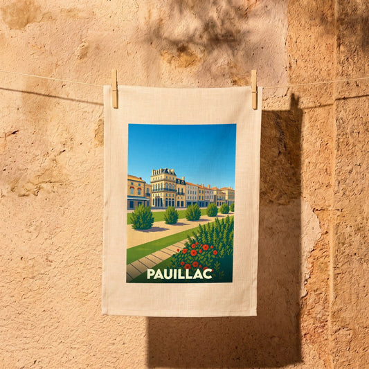 Torchon souvenir de la ville de Pauillac avec une illustration stylisée et colorée du front de mer.