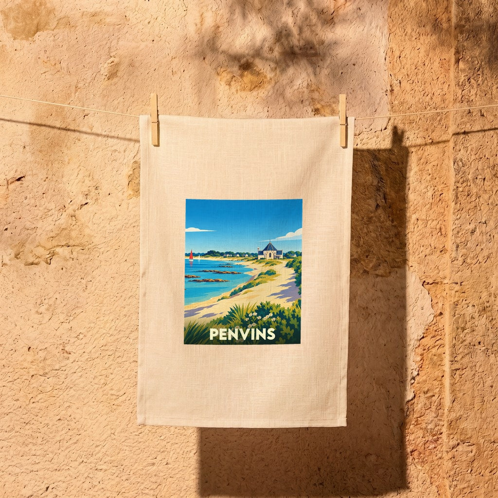 Torchon souvenir de la ville de Penvins illustré d'une vue stylisée sur la plage et sa chapelle.
