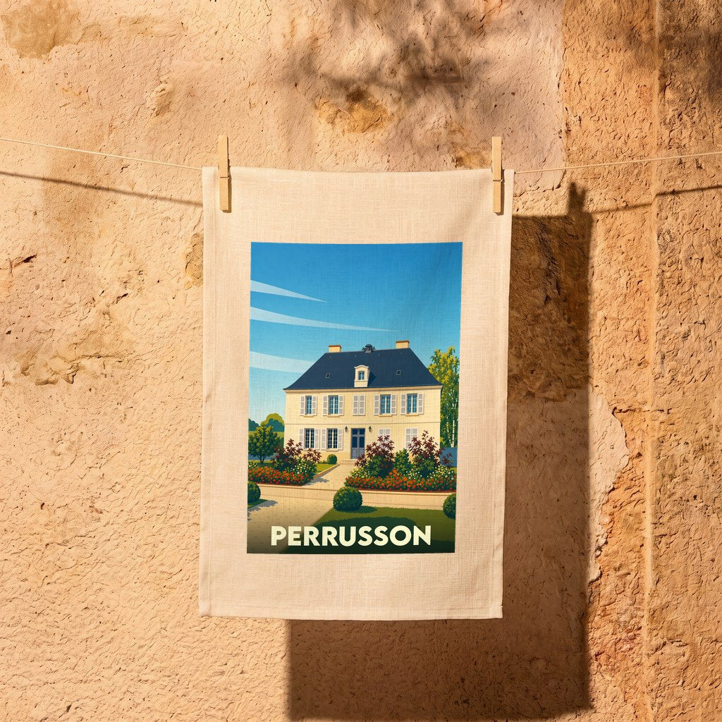 Torchon souvenir de la ville de Perrusson avec une illustration stylisée d'une demeure traditionnelle.