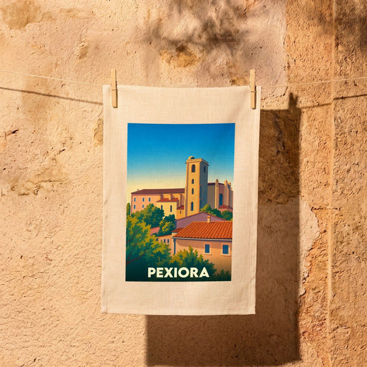 Torchon souvenir de la ville de Pexiora orné d'une illustration stylisée du village.