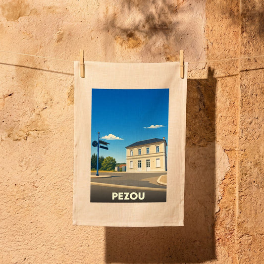 Torchon souvenir de la ville de Pezou avec une illustration stylisée.