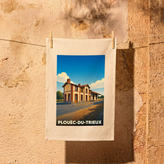 Torchon souvenir de Plouëc-du-Trieux illustré d'une vue stylisée de sa gare sous un ciel bleu.