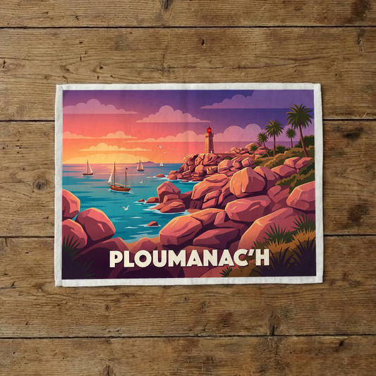 Torchon souvenir de la ville de Ploumanac'h avec une illustration stylisée de son phare et de sa côte de granit rose.