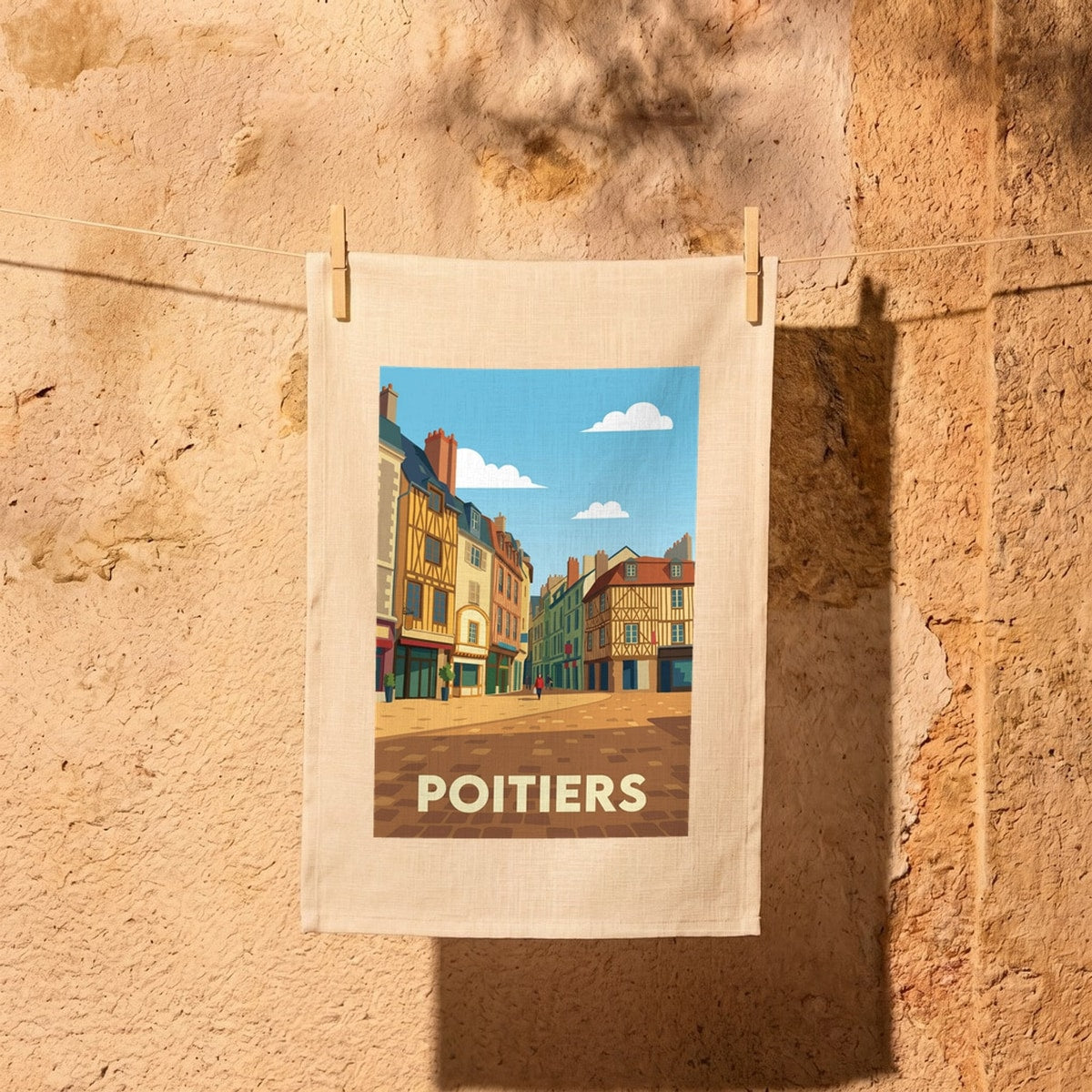 Torchon souvenir de la ville de Poitiers avec une illustration stylisée de ses maisons à colombages.