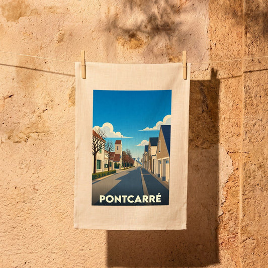 Torchon souvenir de la ville de Pontcarré avec une illustration stylisée d'une rue typique.