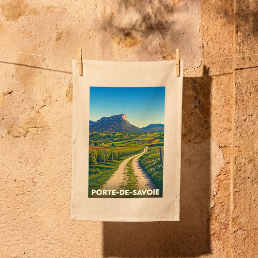 Torchon souvenir de la ville de Porte-de-Savoie illustré d'un paysage de vignobles et de montagnes stylisé.