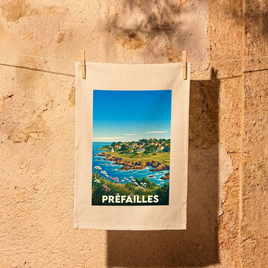 Torchon souvenir de la ville de Préfailles avec une illustration stylisée d'un paysage côtier.