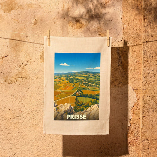 Torchon souvenir de la ville de Prissé illustrant un paysage de vignobles sous un ciel bleu.
