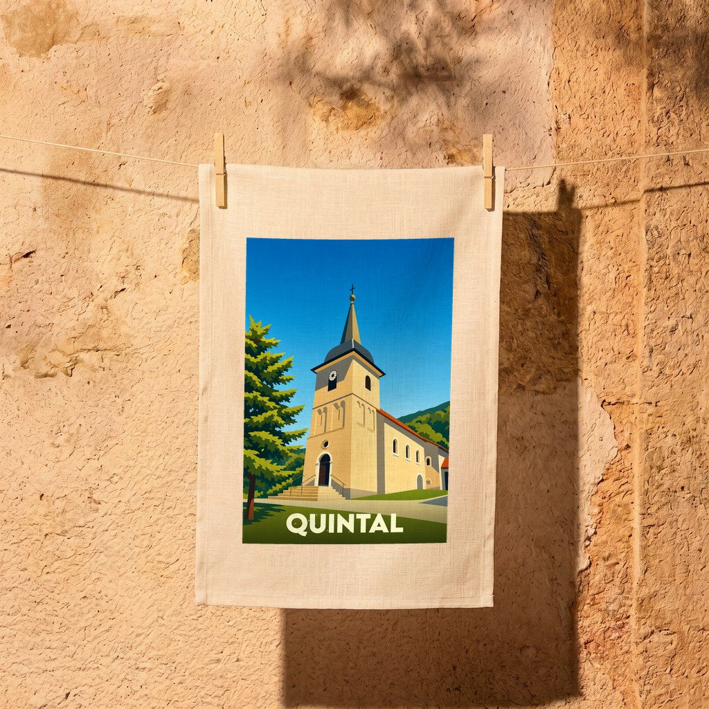 Torchon souvenir de la ville de Quintal illustré d'une église stylisée sous un ciel bleu.