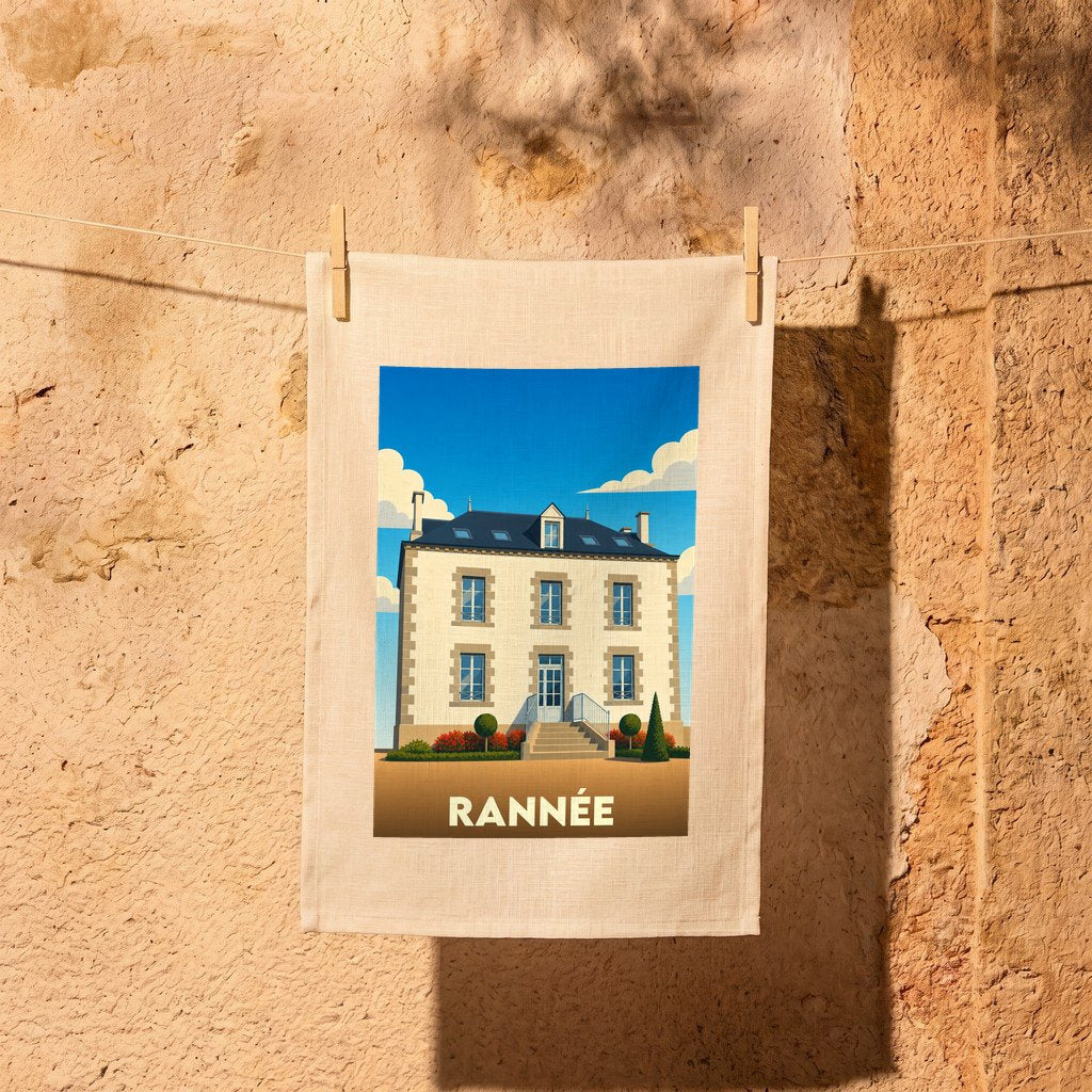 Torchon souvenir de la ville de Rannée avec une illustration stylisée de maison bourgeoise.