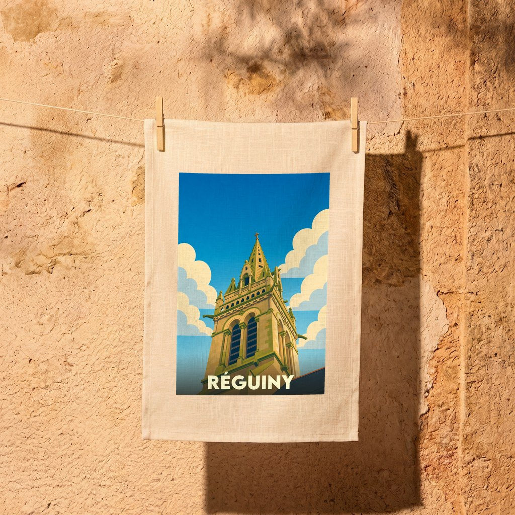 Torchon souvenir de la ville de Réguiny illustré d'une église de style vintage.