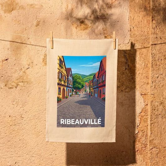 Torchon souvenir de la ville de Ribeauvillé avec une illustration stylisée et colorée.