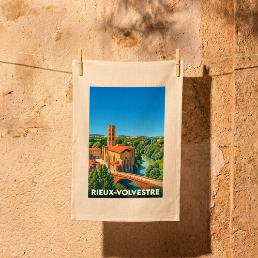 Torchon souvenir de la ville de Rieux-Volvestre avec une illustration stylisée.