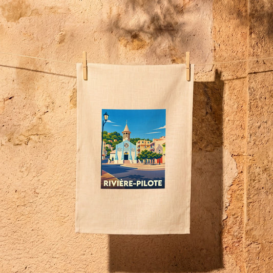 Torchon souvenir de la ville de Rivière-Pilote avec une illustration stylisée.