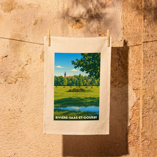 Torchon souvenir de la ville de Rivière-Saas-et-Gourby avec une illustration stylisée d'un paysage pastoral.
